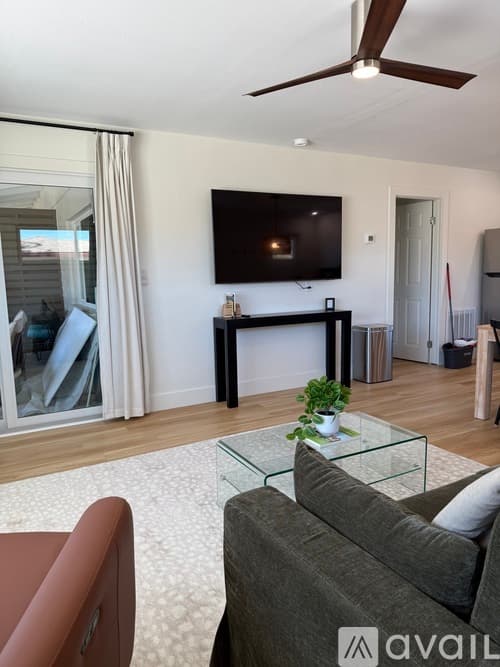 Venice House: 906 Harbor Dr S