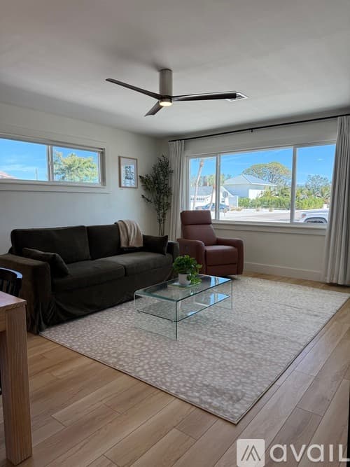 Venice House: 906 Harbor Dr S