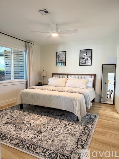 Venice House: 906 Harbor Dr S