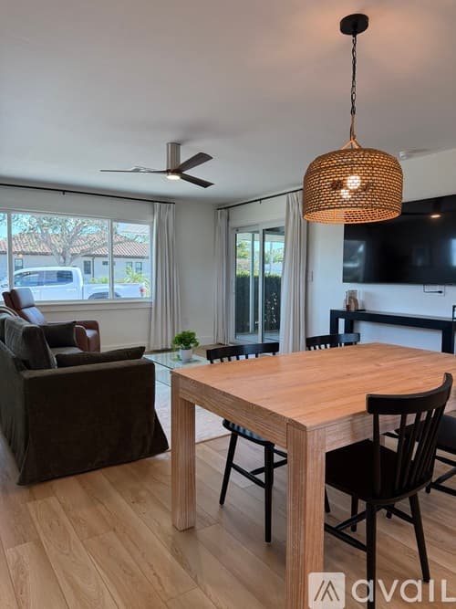 Venice House: 906 Harbor Dr S