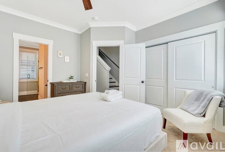 Savannah House: 716 Tattnall St