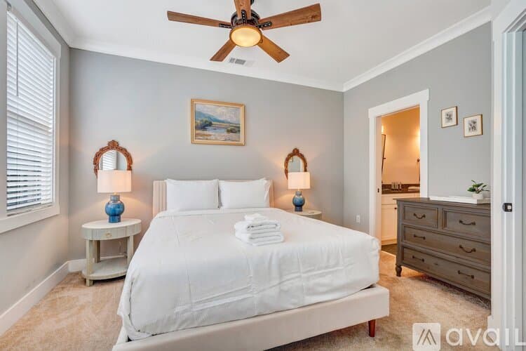 Savannah House: 716 Tattnall St