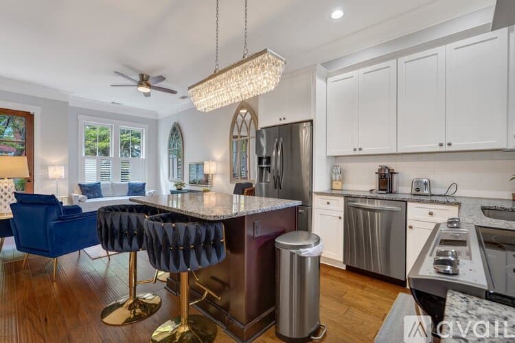 Savannah House: 716 Tattnall St