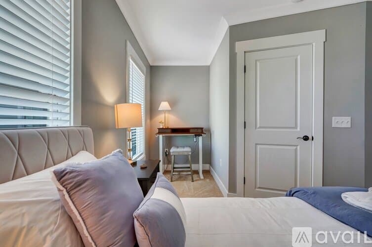 Savannah House: 716 Tattnall St