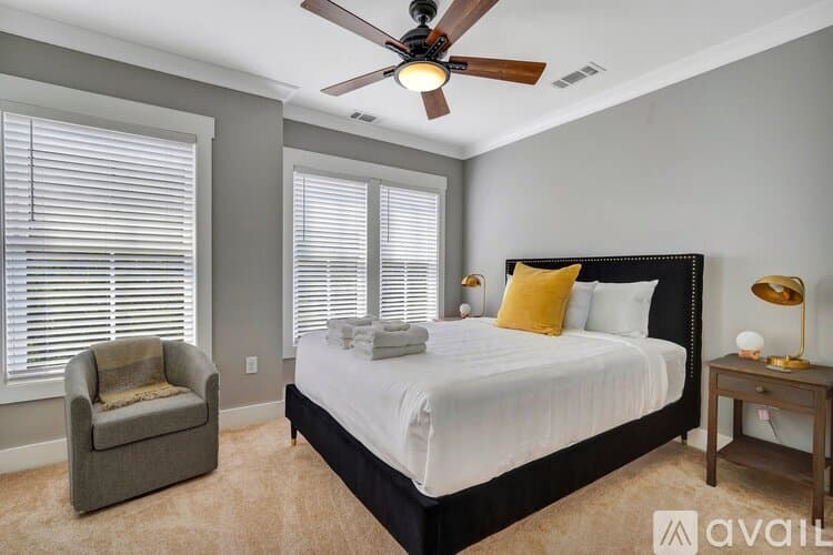 Savannah House: 716 Tattnall St