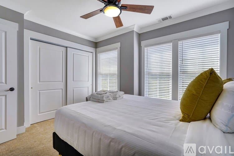 Savannah House: 716 Tattnall St
