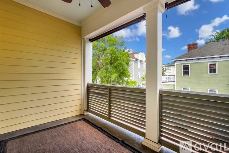 Savannah House: 716 Tattnall St