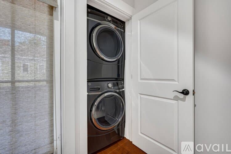 Savannah House: 716 Tattnall St