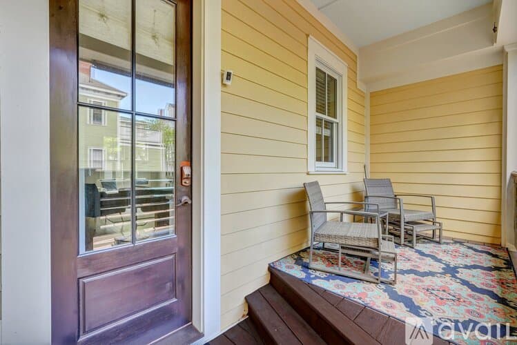 Savannah House: 716 Tattnall St