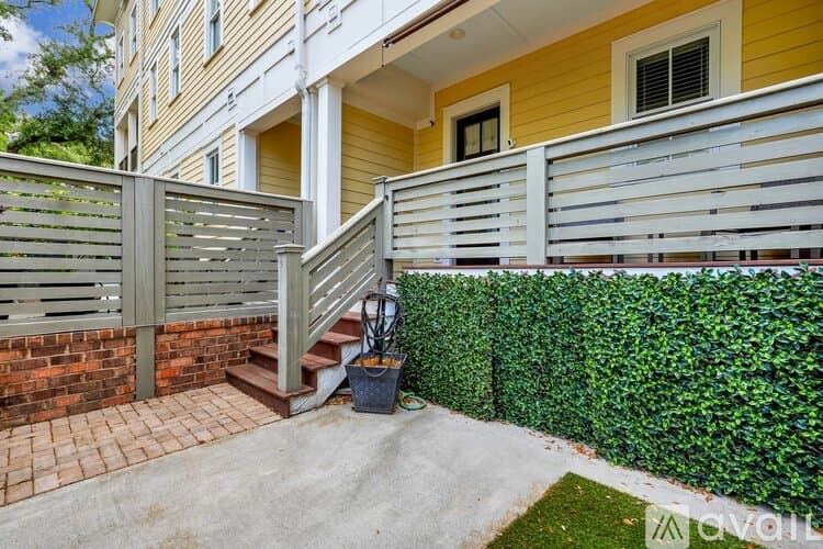 Savannah House: 716 Tattnall St