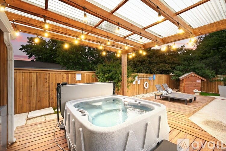 Haltom City House: 6333 Tosca Dr