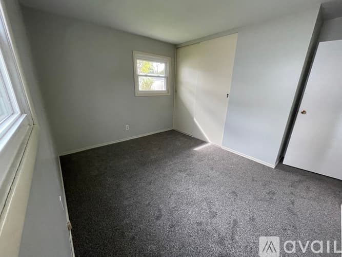 Bloomington House: 809 Reinthaler Rd