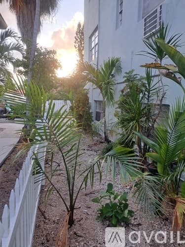 Surfside Apartment: 9064 Collins Ave