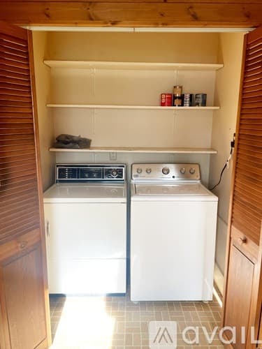 Bloomington House: 809 Reinthaler Rd