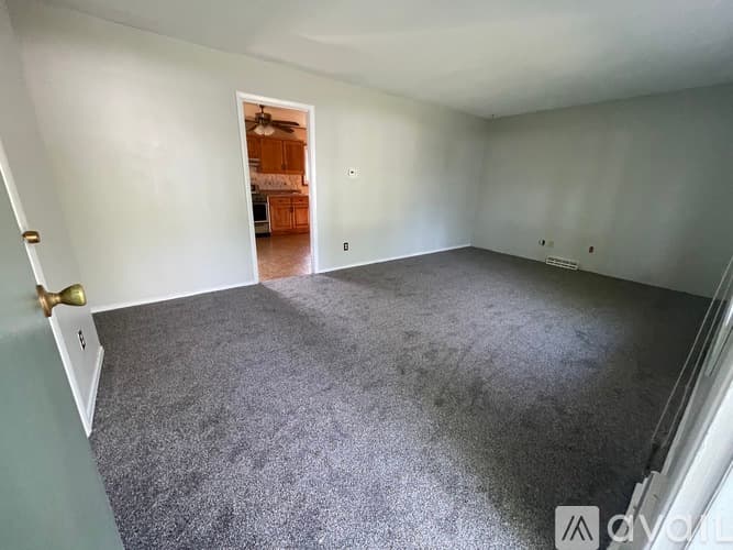 Bloomington House: 809 Reinthaler Rd
