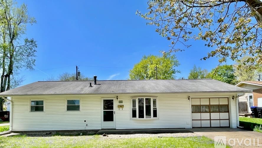 Bloomington House: 809 Reinthaler Rd