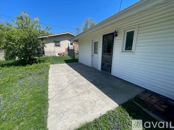 Bloomington House: 809 Reinthaler Rd