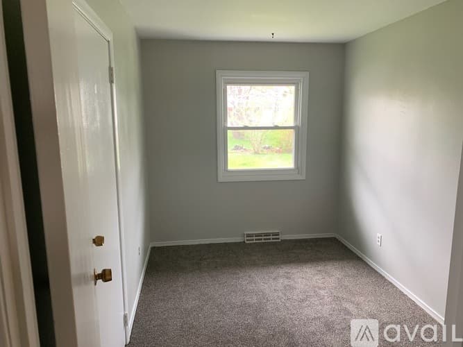 Bloomington House: 809 Reinthaler Rd
