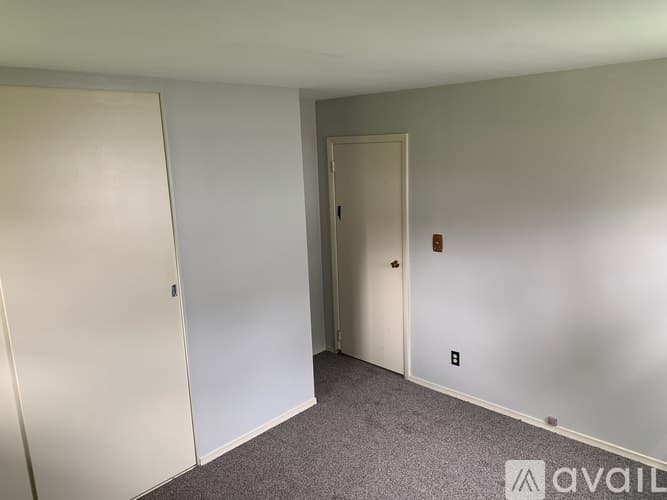 Bloomington House: 809 Reinthaler Rd