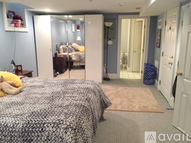 Boston Apartment: 373 Dorchester St
