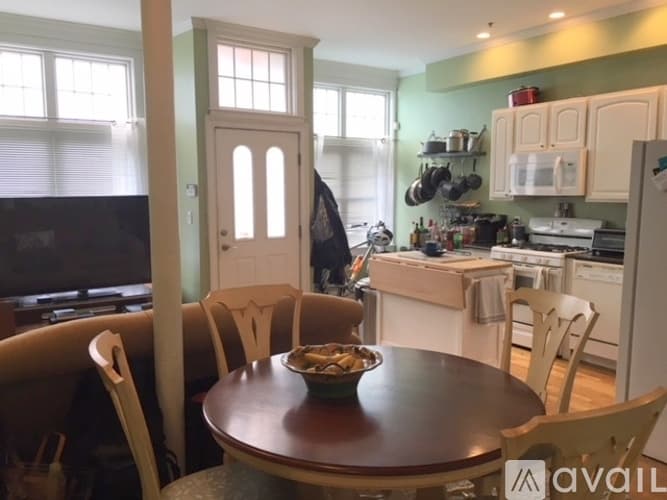 Boston Apartment: 373 Dorchester St