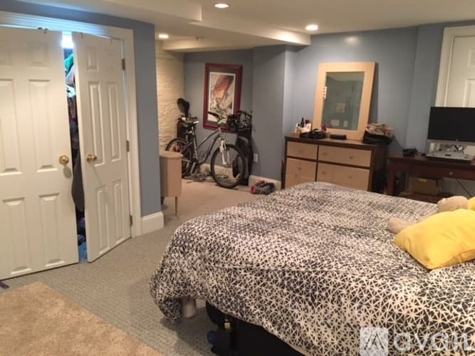Boston Apartment: 373 Dorchester St