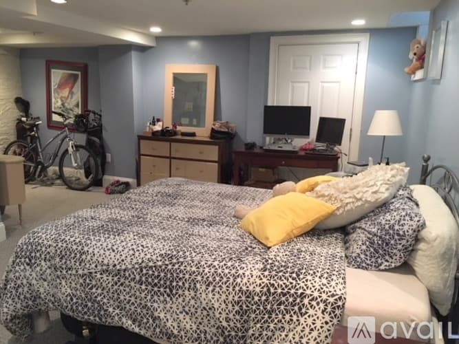 Boston Apartment: 373 Dorchester St