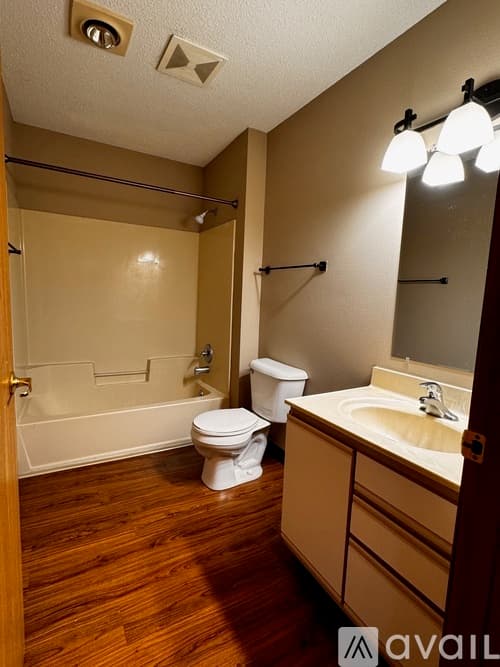 Osceola Apartment: 306 South Ave