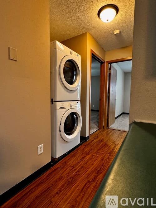 Osceola Apartment: 306 South Ave