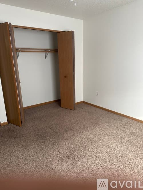 Holmen Apartment: 627 Amy Dr