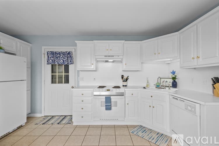 Sherwood House: 135 Willow Grove Rd