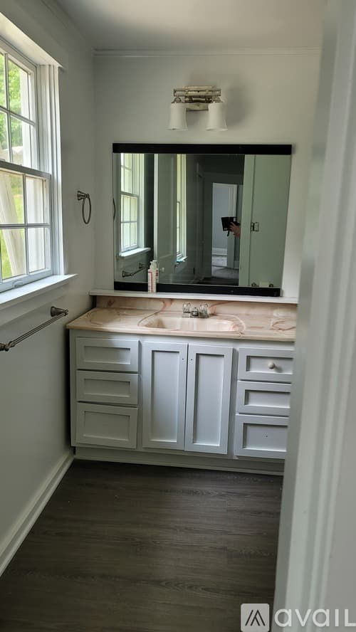 Aurora Apartment: 428 Sunnyside Avenue