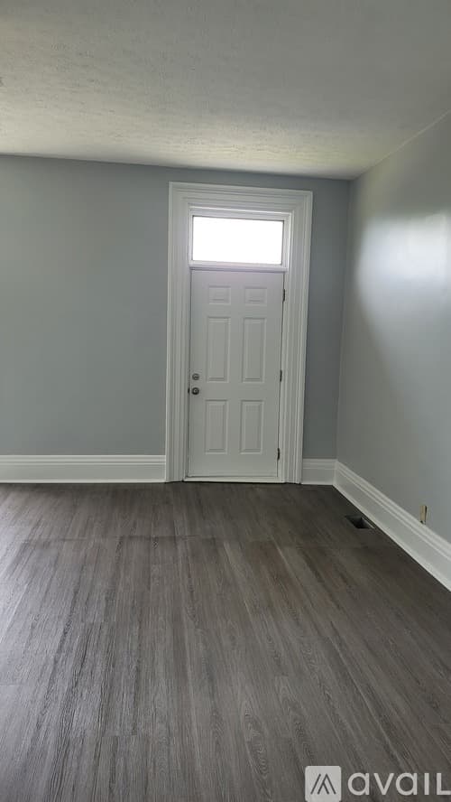 Aurora Apartment: 428 Sunnyside Avenue