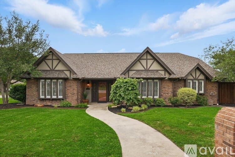 Keller House: 328 Shawnee Trail