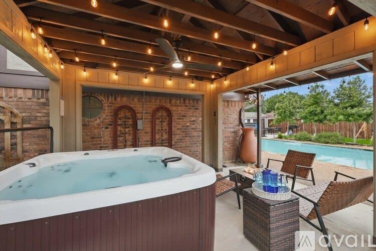Keller House: 328 Shawnee Trail
