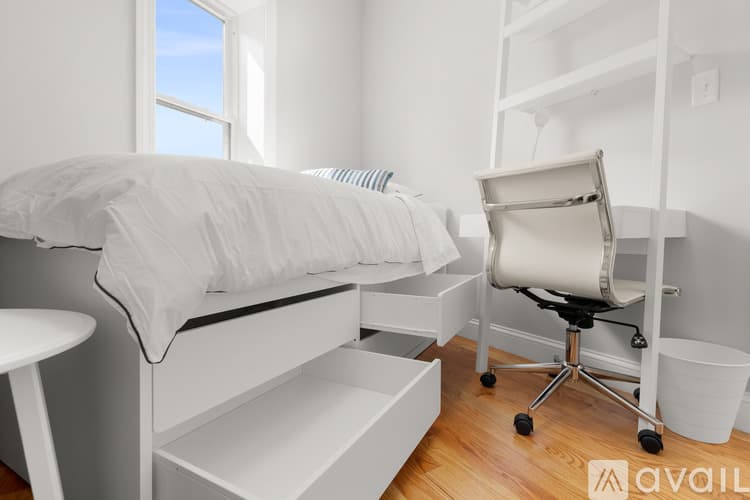 Boston Apartment: 15 Snow Hill St