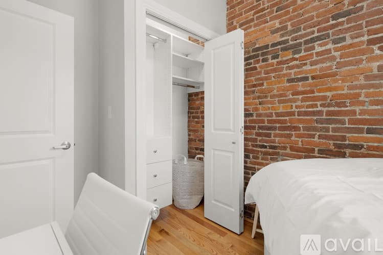 Boston Apartment: 15 Snow Hill St