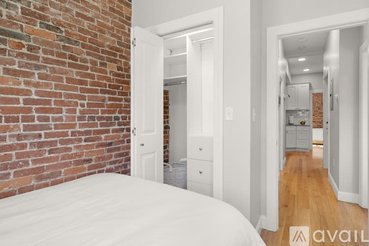 Boston Apartment: 15 Snow Hill St