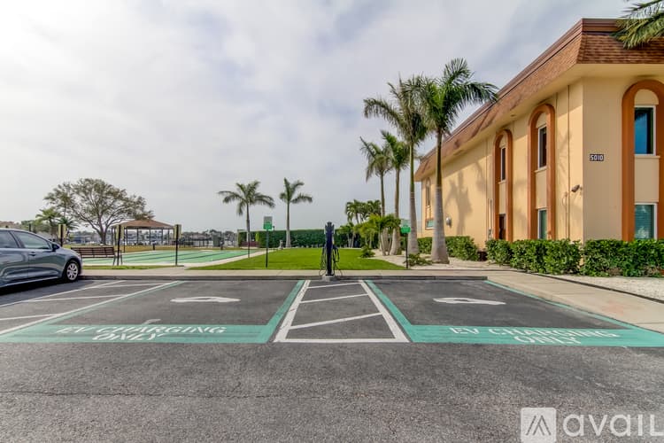 St Petersburg Condo: 5130 Brittany Drive S Unit 408