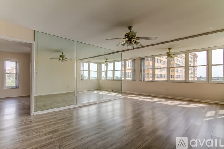 St Petersburg Condo: 5130 Brittany Drive S Unit 408