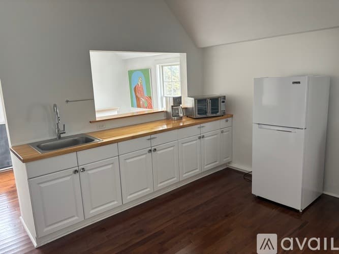 Nantucket Apartment: 14 Brewster Road