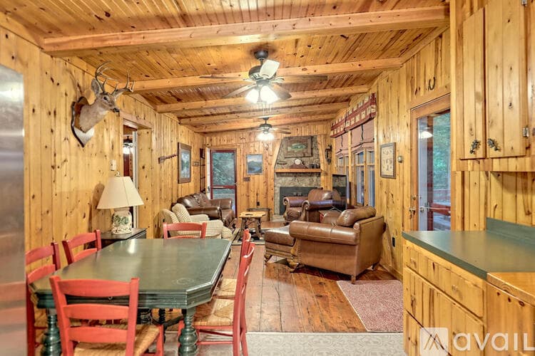 Lakemont House: 6180 Crow Creek Rd