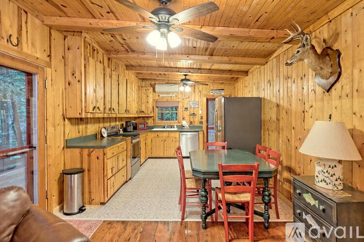 Lakemont House: 6180 Crow Creek Rd