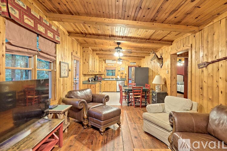 Lakemont House: 6180 Crow Creek Rd