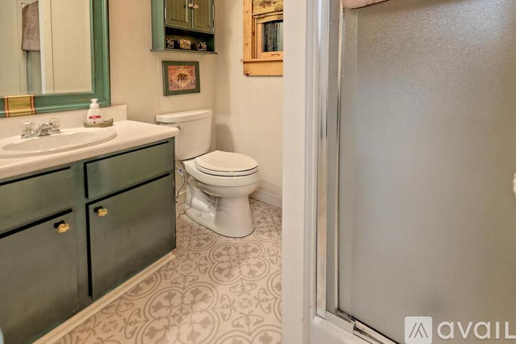 Lakemont House: 6180 Crow Creek Rd