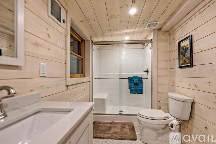 Lakemont House: 6180 Crow Creek Rd