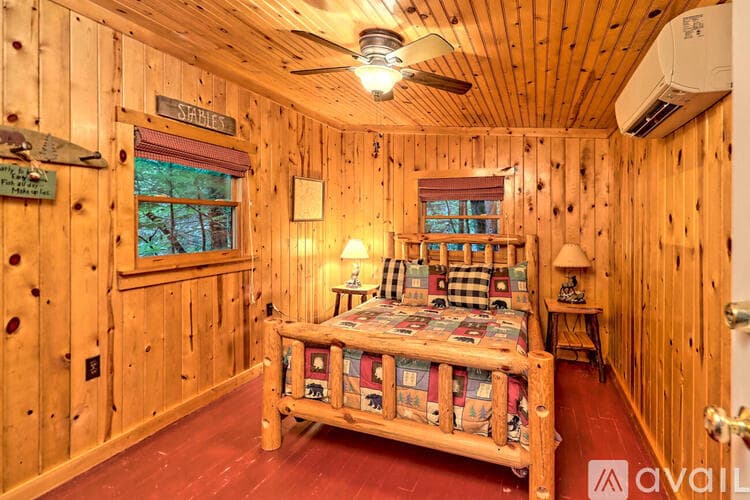 Lakemont House: 6180 Crow Creek Rd