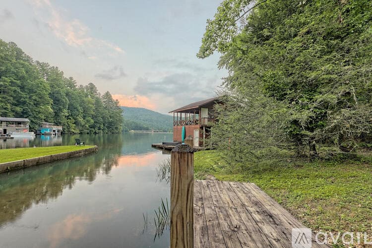 Lakemont House: 6180 Crow Creek Rd