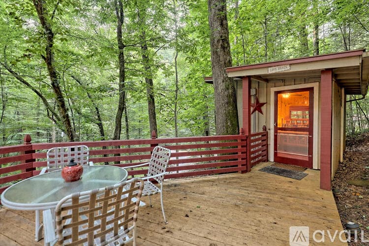 Lakemont House: 6180 Crow Creek Rd
