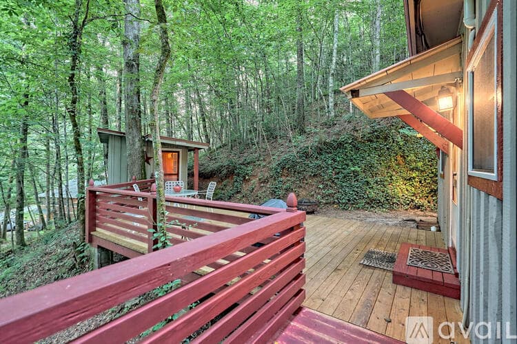Lakemont House: 6180 Crow Creek Rd